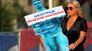 Građani ispred policije